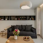 Dreamy 2 Bd Apt In The Heart Of The City By Hospi
